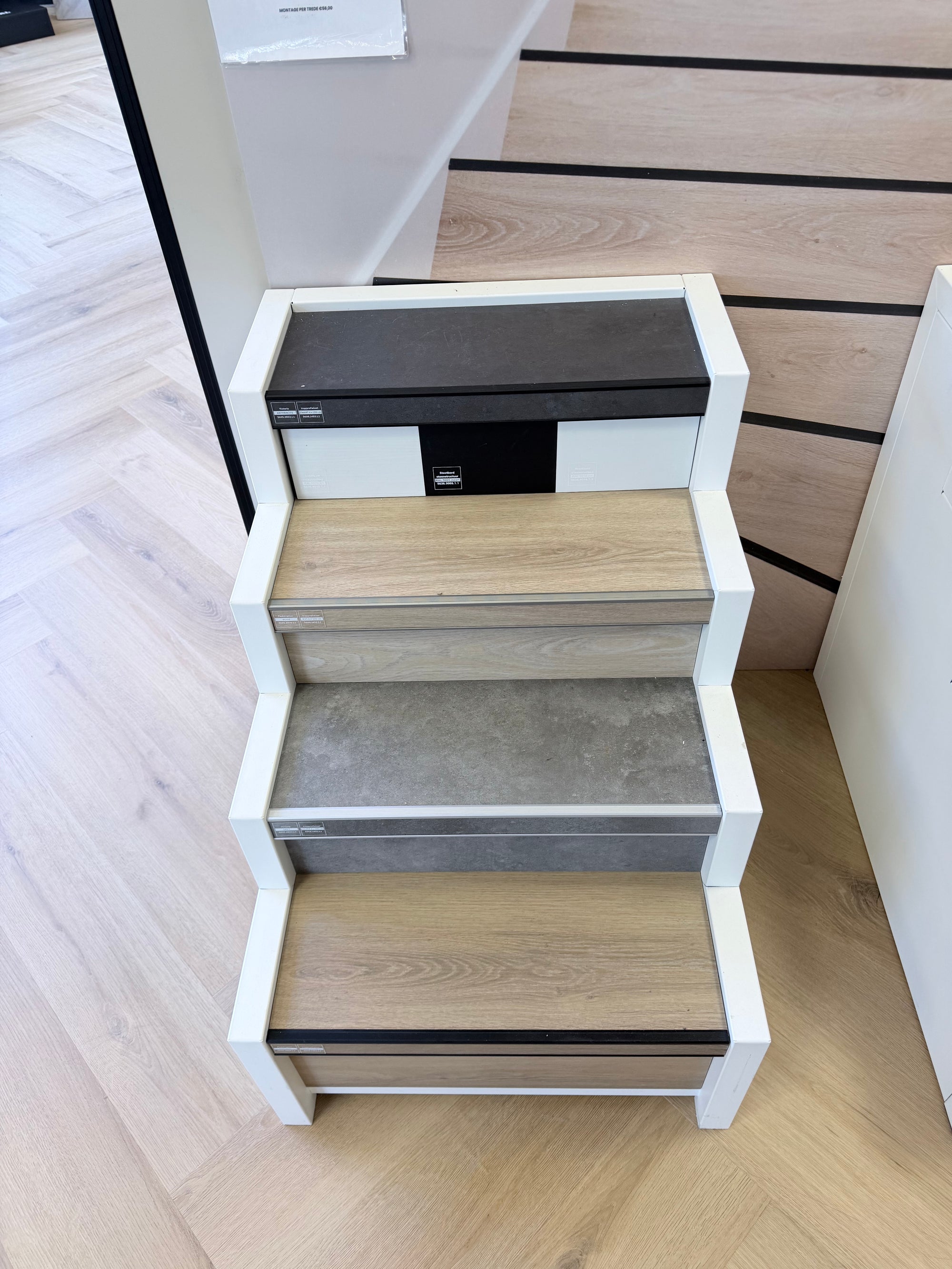 Vloerhuis Nederland Floorlife Glue-Down PVC Stair Renovation